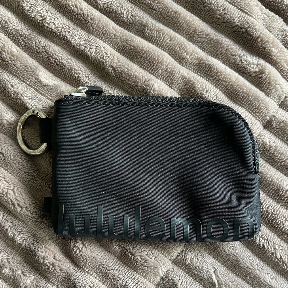 Lululemon clip wallet